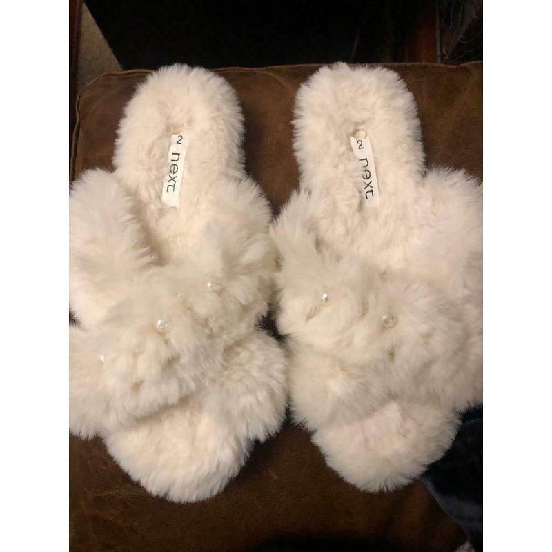 Kids next slippers size 2
