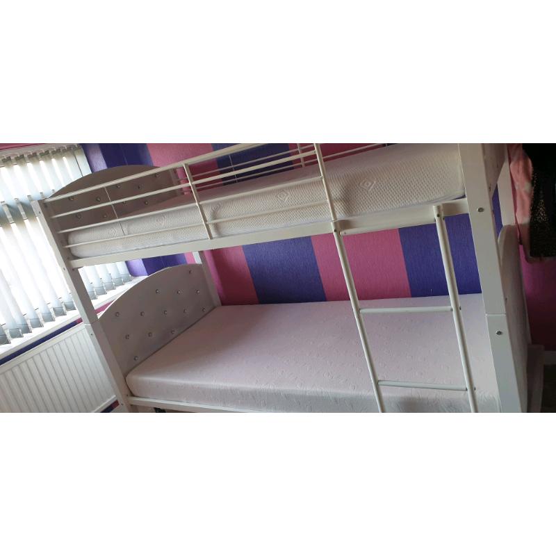 Bunk Beds splits into 2 single beds