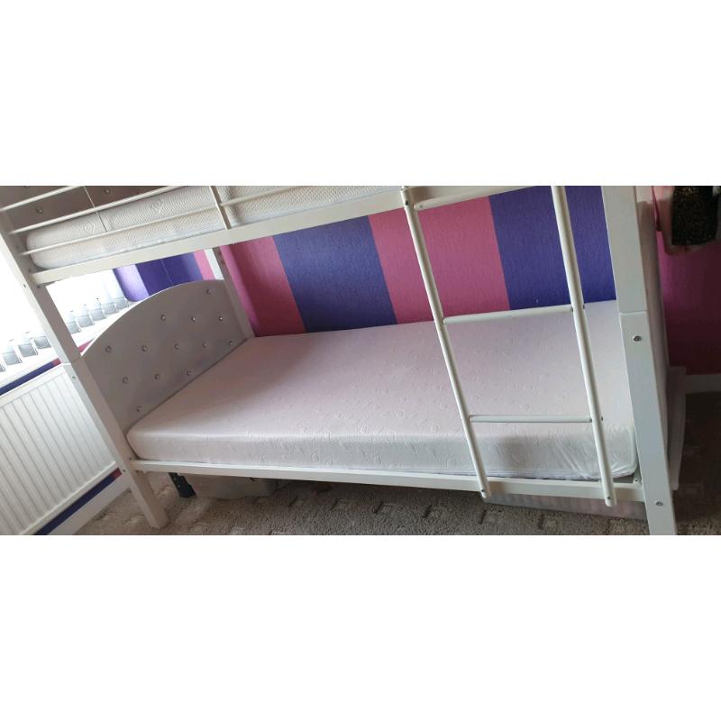 Bunk Beds splits into 2 single beds