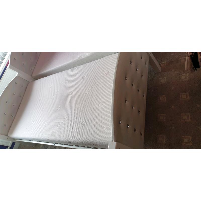 Bunk Beds splits into 2 single beds