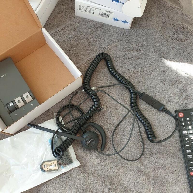 Headset Plantronics 43596-66 M22 and headsets plantronics Encorepro HW530 Used in Fair Condition