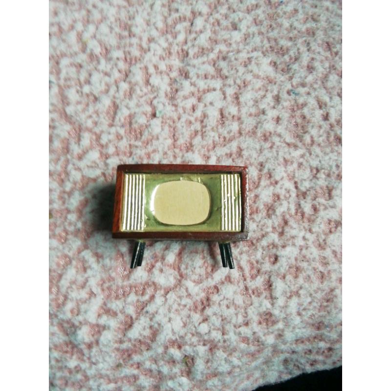 Antique dolls house furniture.