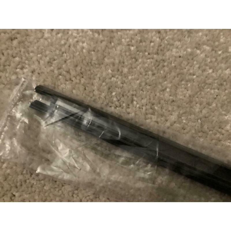 2 sets of 71cm/28inch approx wiper blade refills