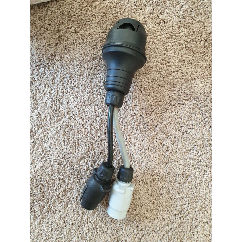 Caravan to car two 7 pin N & S (male) car sockets to one 13 socket (fe