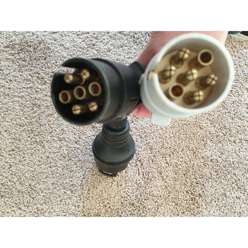 Caravan to car two 7 pin N & S (male) car sockets to one 13 socket (fe