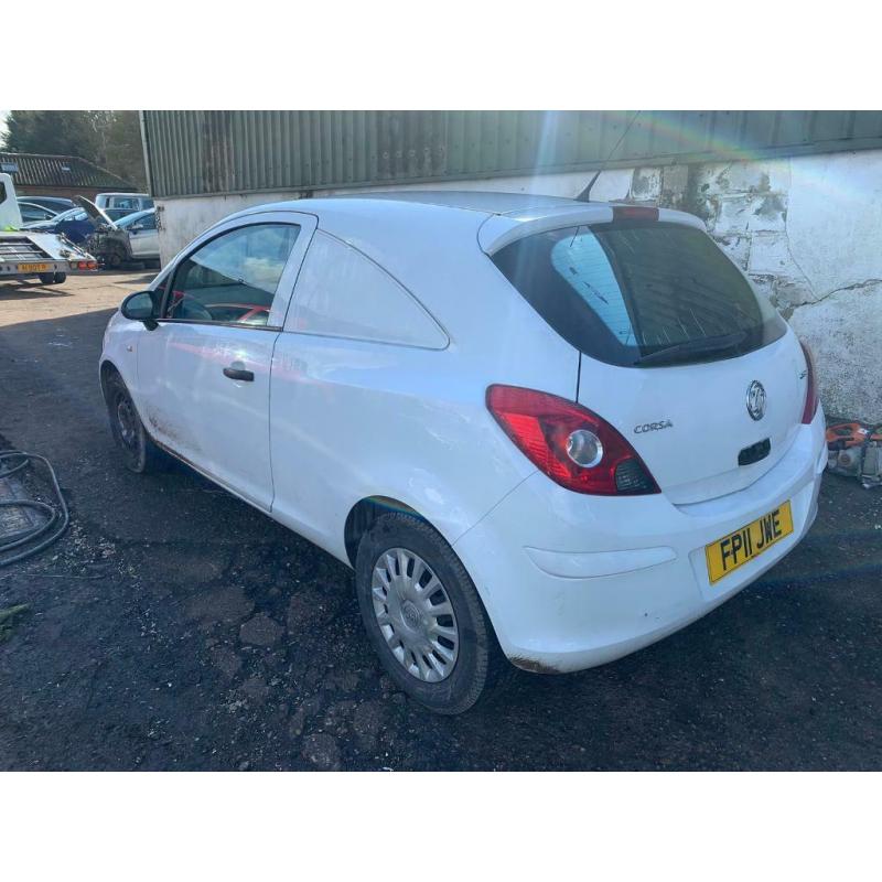 Vauxhall Corsa D facelift 2011 1.3 cdti white BREAKING FOR PARTS