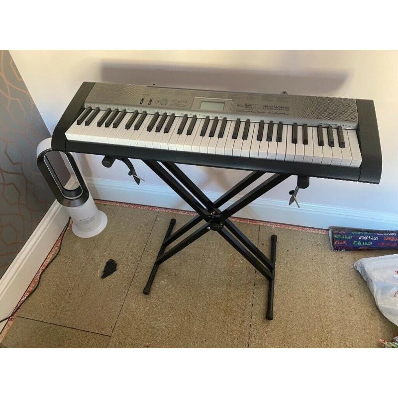 Casio lk125 keyboard and stand