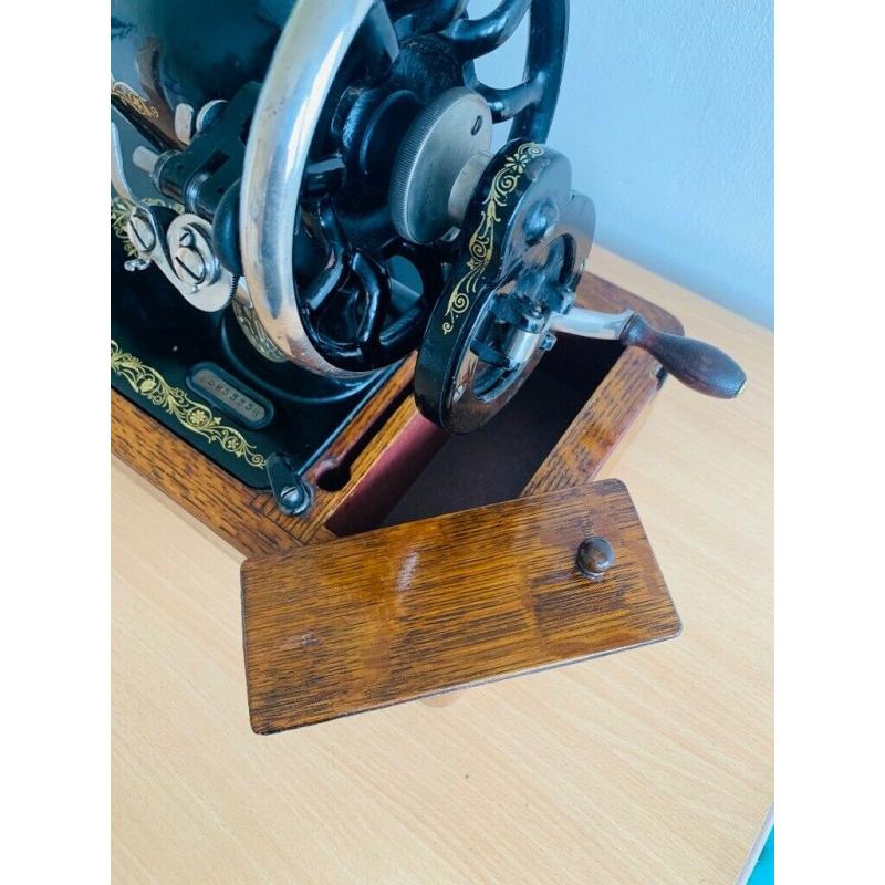 Antique SINGER Sewing Machine - 1914 - Bentwood Case & Key - 99K - Fully Working