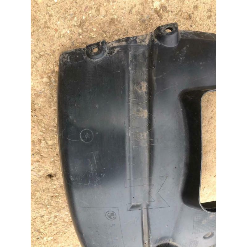 BMW 3 SERIES E90 M3 SALOON PASSENGER SIDE FRONT LEFT WHEEL ARCH SPLASH GUARD 2007-2013