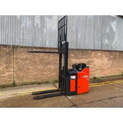 2013 Linde L12 electric stacker