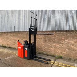 2013 Linde L12 electric stacker