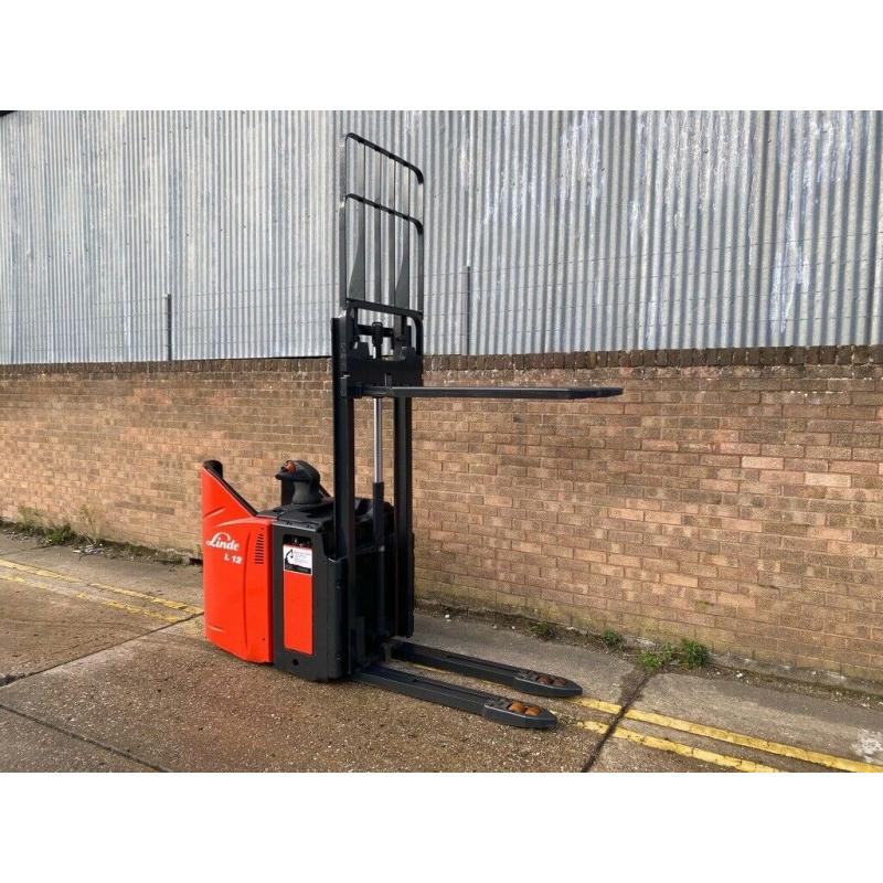 2013 Linde L12 electric stacker