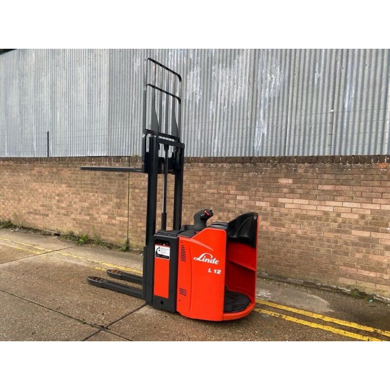 2013 Linde L12 electric stacker