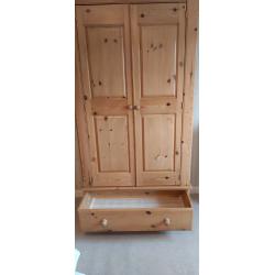 Quality Pine Matching Bedroom Furniture 7 Pieces