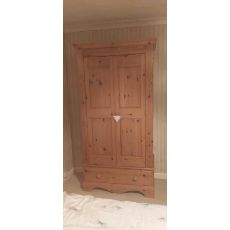 Quality Pine Matching Bedroom Furniture 7 Pieces