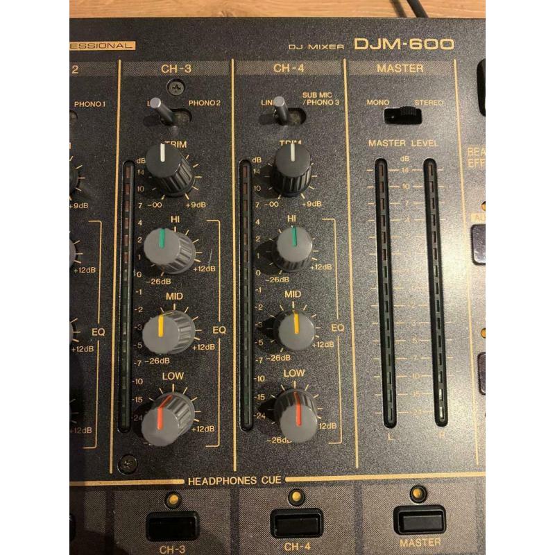 Pioneer DJM 600 DJM-600 DJM600 4 channel professional DJ MIXER