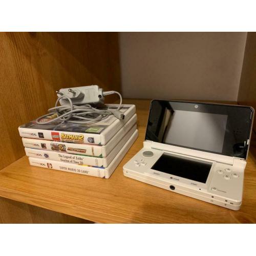*SOLD* Nintendo 3DS with 4 Games