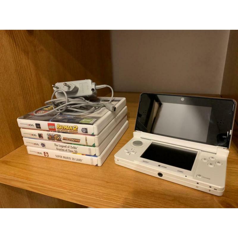 *SOLD* Nintendo 3DS with 4 Games