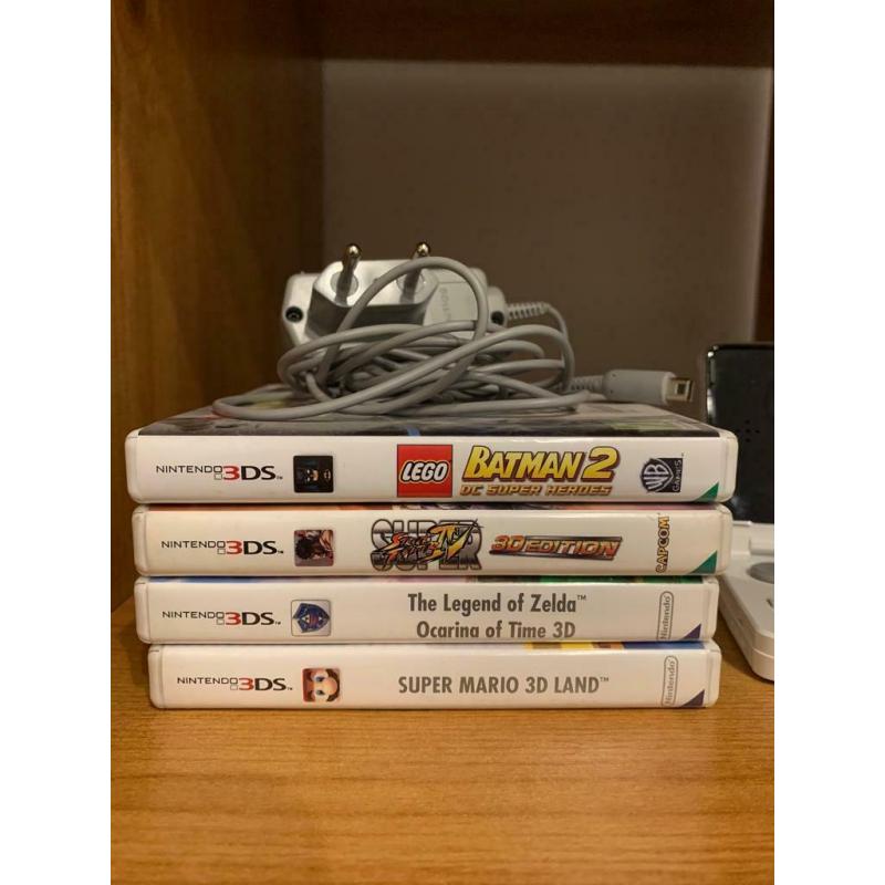 *SOLD* Nintendo 3DS with 4 Games