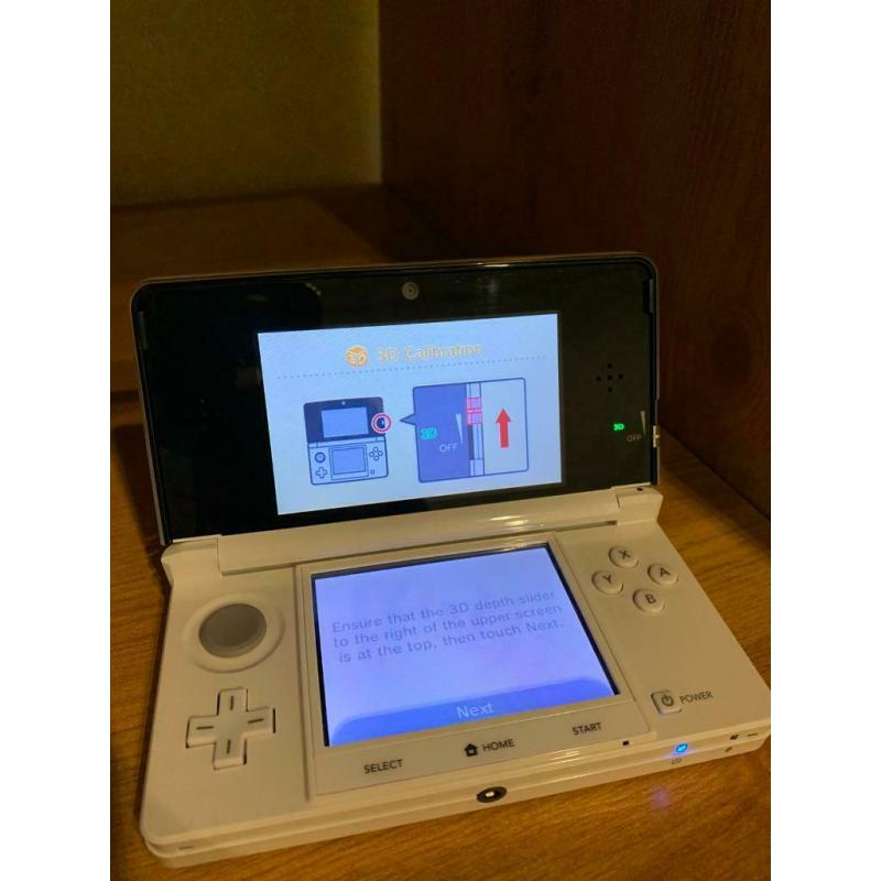 *SOLD* Nintendo 3DS with 4 Games
