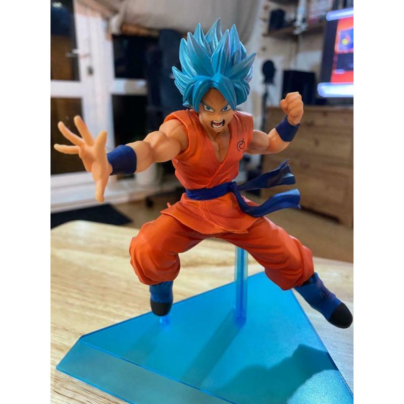 DRAGONBALL FIGHTERS 2016 GOKU SUPER SAIYAN GOD FIGURINE