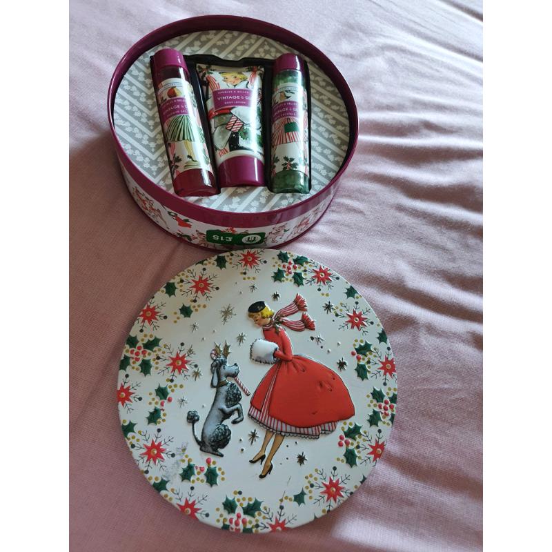 Brand new gift set never been used was bought but never given