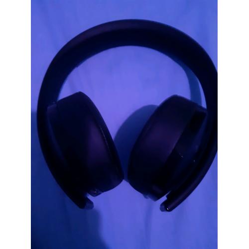 Ps4 gold headset (never have been used but have been opened)