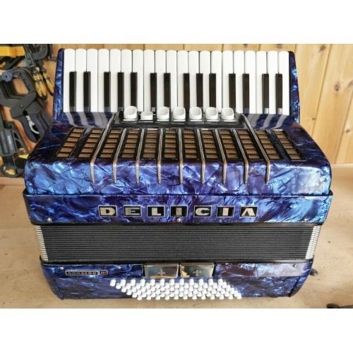 Delicia Arnaldo III, 3 Voice (LMM), 72 Bass, Piano Accordion. Online Lessons Available.