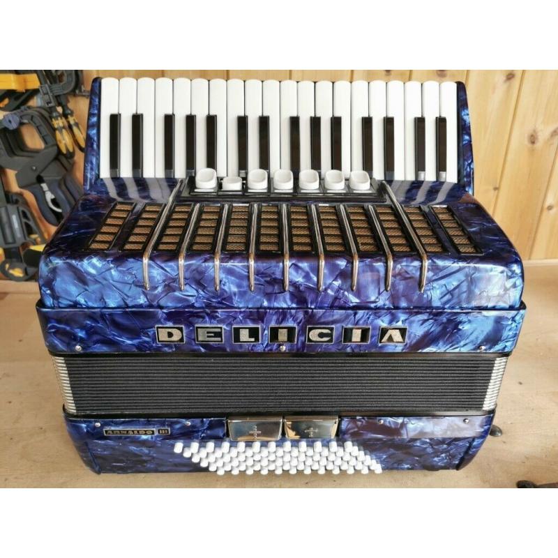 Delicia Arnaldo III, 3 Voice (LMM), 72 Bass, Piano Accordion. Online Lessons Available.