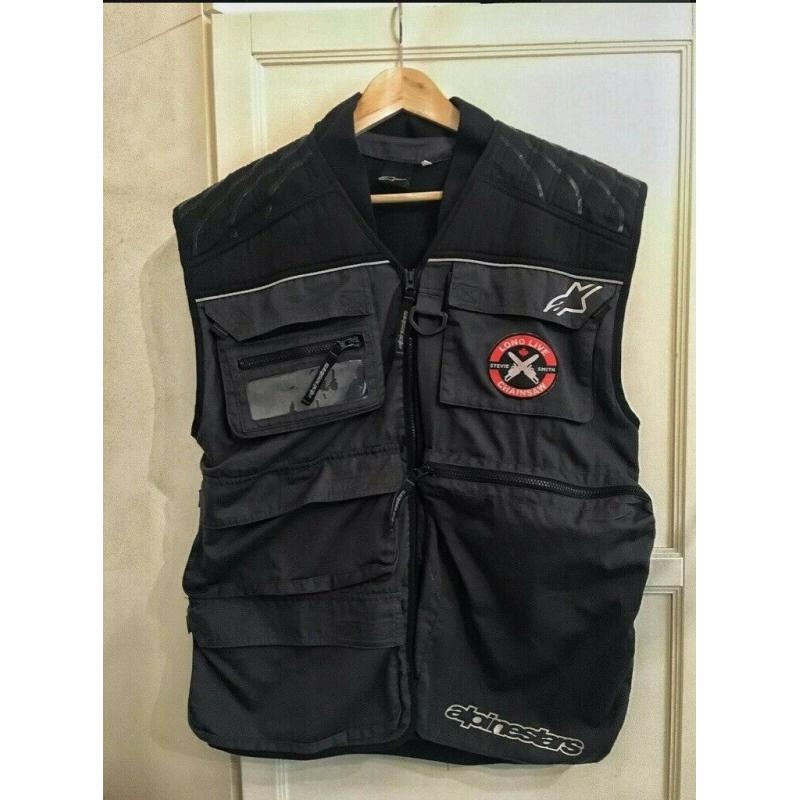 Alpinestars photographer vest / bib Large . used once great condition, is very rare