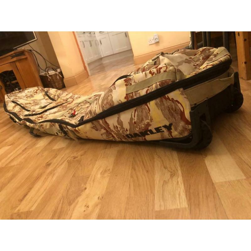 Oakley 3.0 Snowboard Bag Wheeled