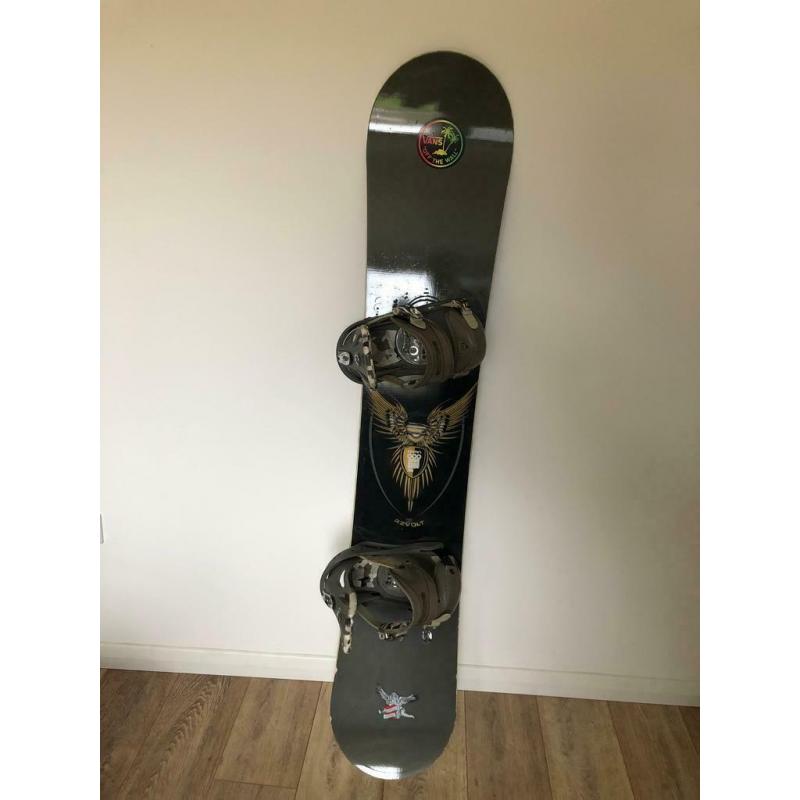 *PRICE DROP* Snowboard with bindings and travel bag