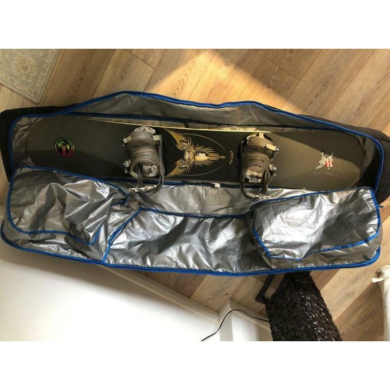 *PRICE DROP* Snowboard with bindings and travel bag