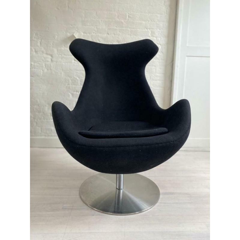 Black large office chair
