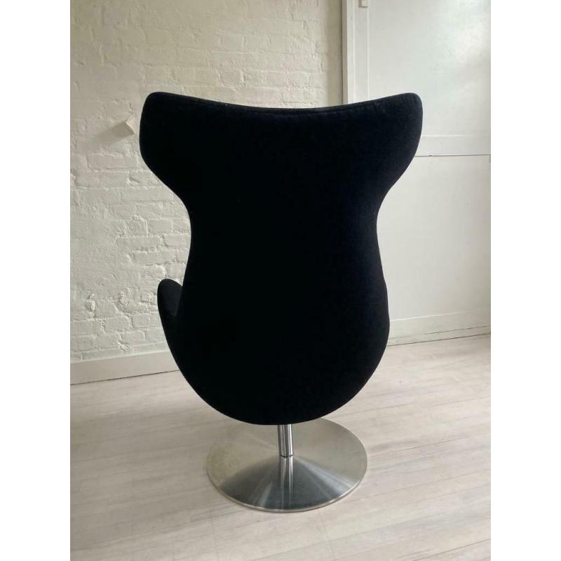 Black large office chair