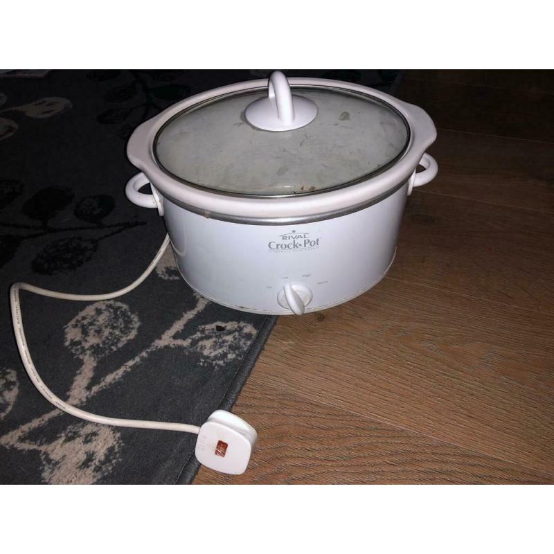 Slow cooker