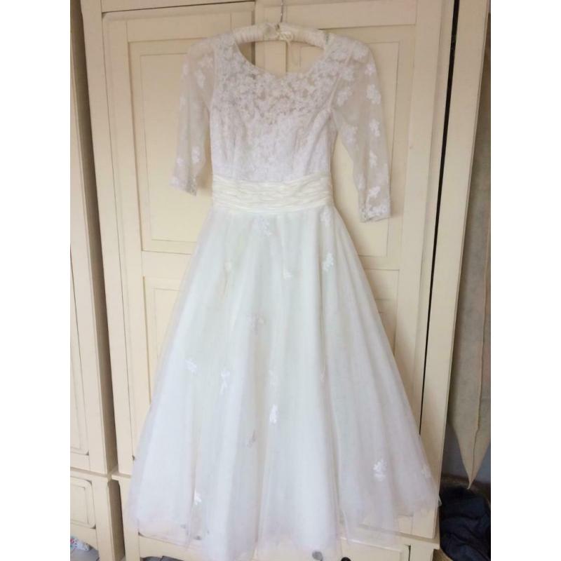 1950?s Style Wedding Dress