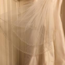Jenny Packham wedding dress size 10-12, pearl edged veil and pearl headband
