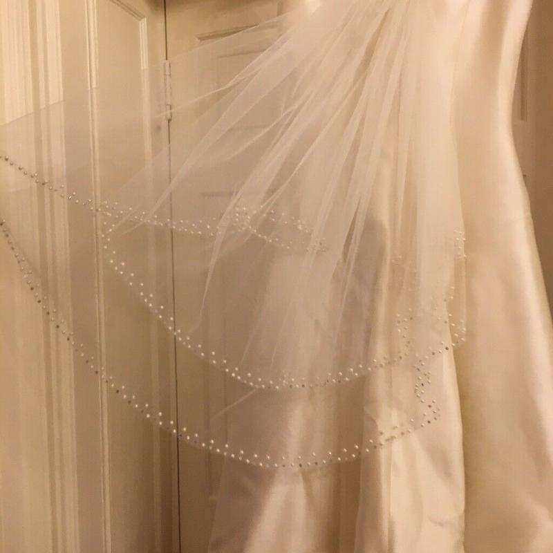Jenny Packham wedding dress size 10-12, pearl edged veil and pearl headband