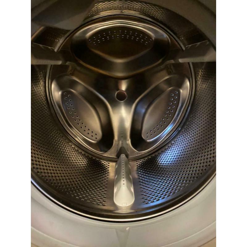Hotpoint 8KG washing machine.