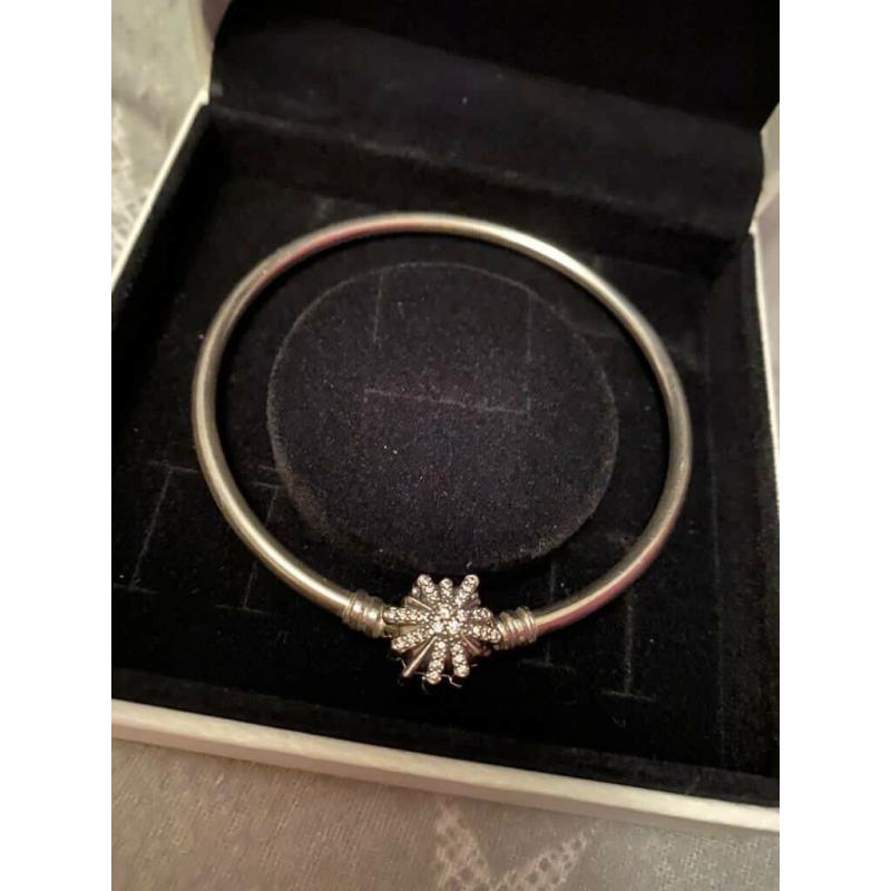 Pandora firework/snowflake bangle
