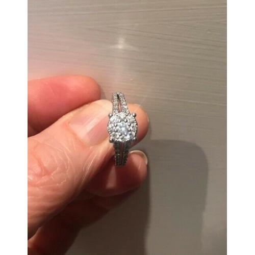18ct White Gold Diamond Cluster Ring