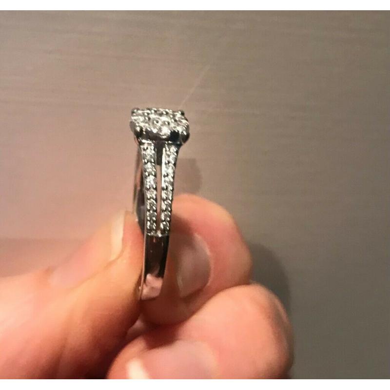 18ct White Gold Diamond Cluster Ring