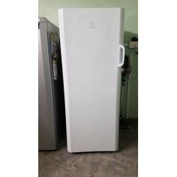 Indesit full height fridge - excellent condition - cleaned and sanitised