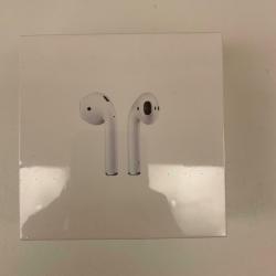 Apple Airpod 2nd Generation with Wireless Charging Case