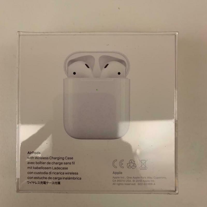 Apple Airpod 2nd Generation with Wireless Charging Case