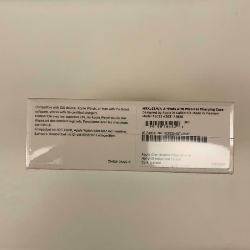 Apple Airpod 2nd Generation with Wireless Charging Case