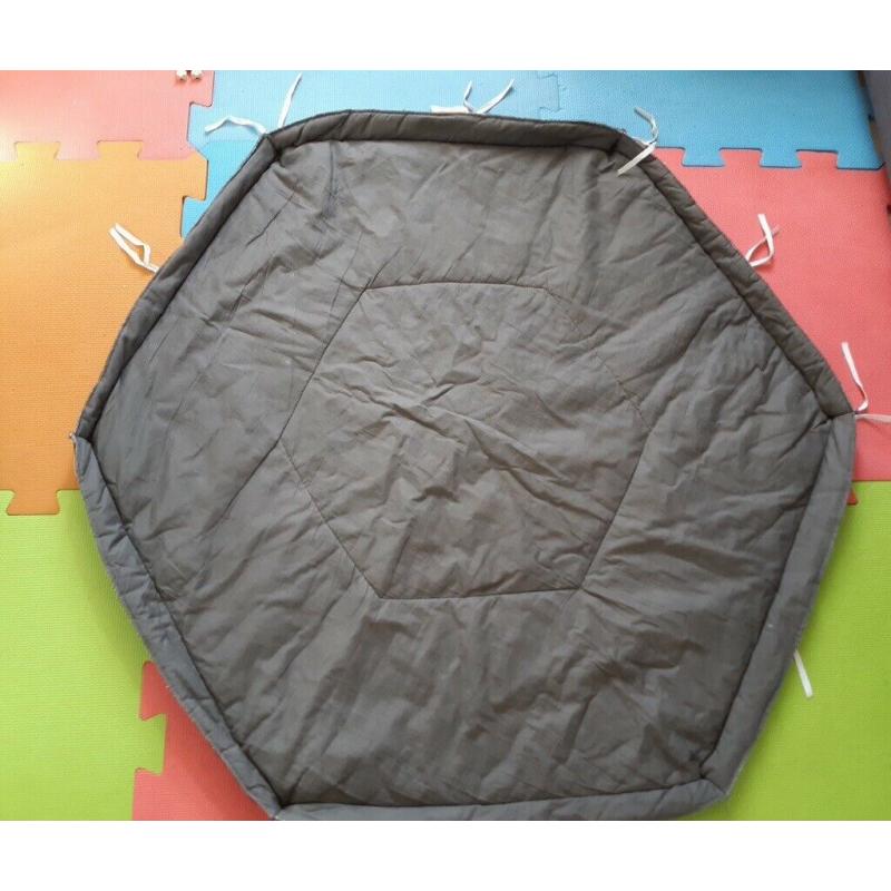 Playpen with fabric mat
