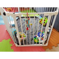 Playpen with fabric mat