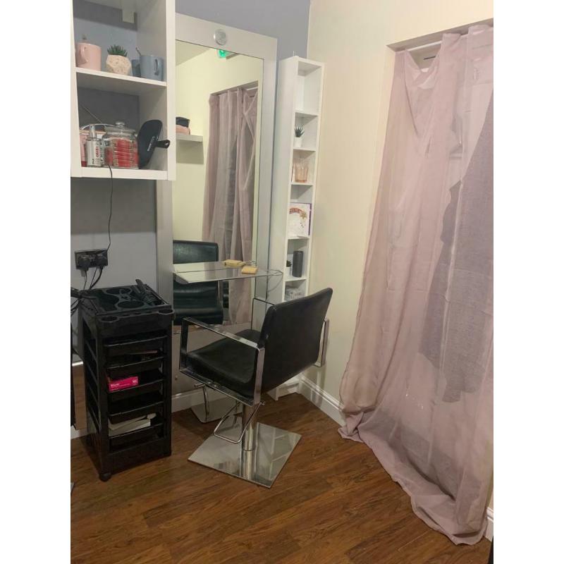 Hairdressing mirrors